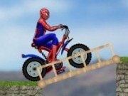 Spiderman cu bicicleta pe teren periculos